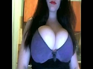brunette webcam girl with big boobs (1)